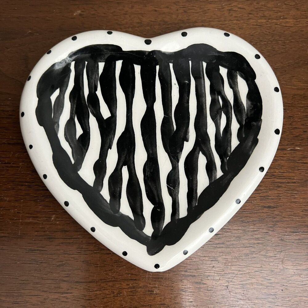Frideaux Bunum Heart Plate White Black Zebra Dots